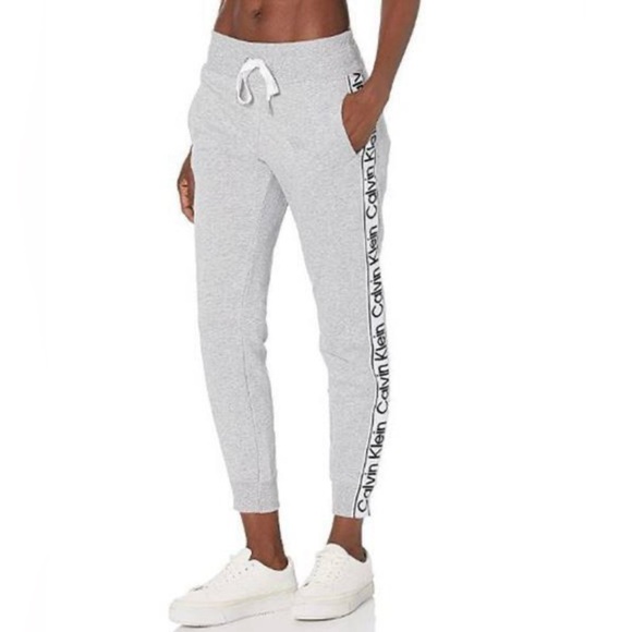 Calvin Klein sweats, SIZE M, COLLEGIATE - Picture 1 of 10